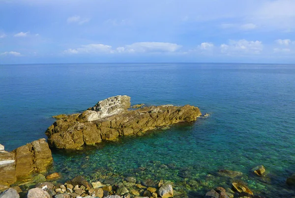 Морський Пейзаж Камінням Камінням Влітку — стокове фото
