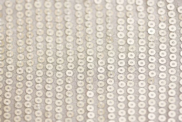 Tecido de malha branco com lantejoulas, vestido de lantejoulas . — Fotografia de Stock