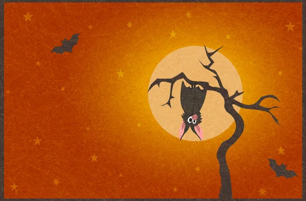 Χαριτωμένο γκρι νυχτερίδα κρέμεται από μια ξηρή δέντρο σε φόντο με πανσέληνο. — Φωτογραφία Αρχείου