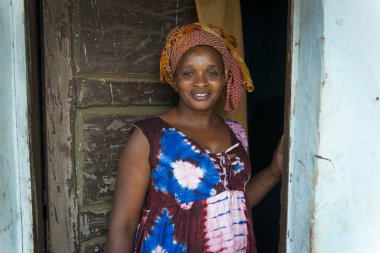 Bissau, Gine Cumhuriyeti - 31 Ocak 2018: şehir Bissau, Gine Bissau Cupelon de Cima mahallede gülümseyen bir kadın portresi.