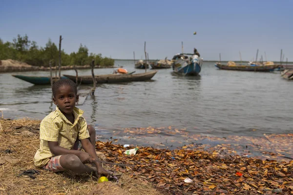 Cacheu Republik Guinea Bissau Februar 2018 Junge Spielt Neben Dem — Stockfoto