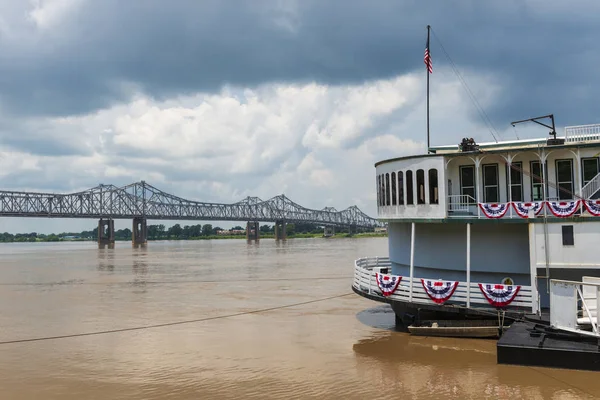 Detalj Ångbåt Båt Och Bron Över Floden Mississippi Nära Staden — Stockfoto