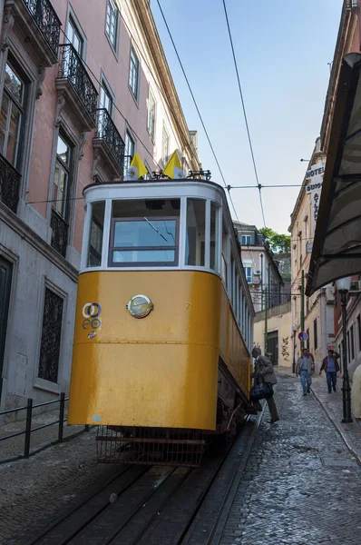 Lisboa Portugal Maio 2010 Pessoas Que Entram Funicular Gloria Elevador — Fotografia de Stock