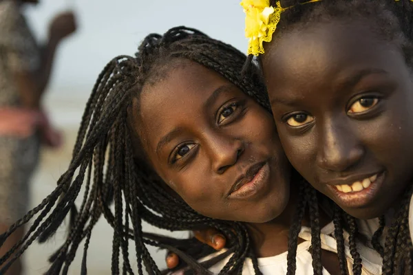 Orango 几内亚比绍 2018年2月2日 Orango 岛海滩上两位美丽少女的画像 — 图库照片