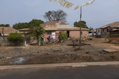 Bissau, Gine-Bissau şehir Bandim mahallede evde. Gine Bissau dünyanın en fakir ülkelerden biridir.