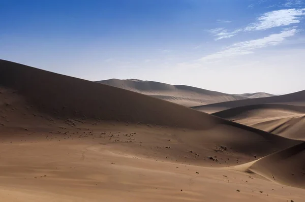 中国甘肃省敦煌市附近的 回声沙山 上的沙丘 — 图库照片