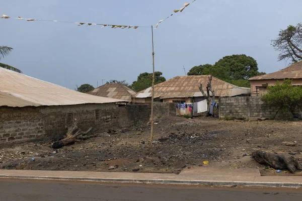 Bissau, Gine-Bissau şehir Bandim mahallede evlerde. Gine Bissau dünyanın en fakir ülkelerden biridir.