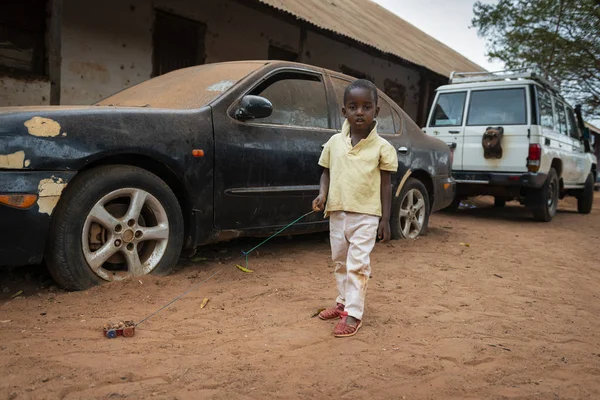 Bissau Republiek Guinee Bissau Februari 2018 Een Jongen Speelt Met — Stockfoto