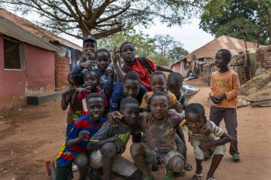Bissau, Gine Cumhuriyeti - 6 Şubat 2018: şehir Bissau, Gine Bissau Missira mahallede oynayan çocukların Grup
