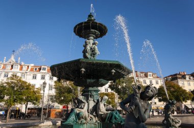 Lisbon, Portekiz - 7 Ocak 2012: Görünüm Lizbon şehir Rossio Meydanı (Praça D. Pedro V). Kavramı için Portekiz seyahat ve Lizbon ziyaret