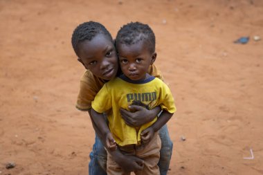 Bissau, Gine Cumhuriyeti - 6 Şubat 2018: şehir Bissau, Gine Bissau Missira mahallede adlı iki genç erkek portresi