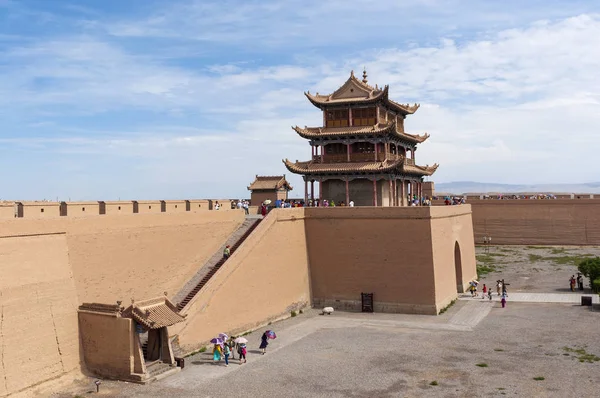 Jiayuguan China August 2012 Chinese Tourists Jiayuguan Fort Gansu Province — Stock Photo, Image