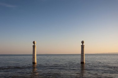 Cais das Colunas Portekiz'in Lizbon kentinde görünümünü.