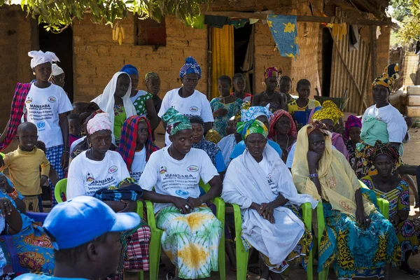 ガブ地域 ギニアビサウ共和国 2018 女性とガブの地域 ギニア ビサウに Mandina Mandinga の村での集会で Chldren — ストック写真