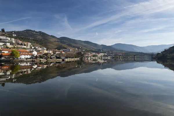 Vista Aldeia Pinhao Com Vinhas Terraços Rio Douro Portugal Conceito — Fotografia de Stock