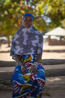 Gabu Bölgesi, Gine-Bissau Cumhuriyeti - 7 Şubat 2018: Gabu Bölgesi Mandina Mandinga köyünde bir kadının portresi, Gine Bissau