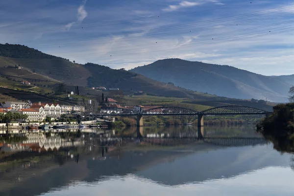 Görünüm Teraslı Üzüm Bağları Portekiz Douro Nehri Ile Pinhao Köyü — Stok fotoğraf