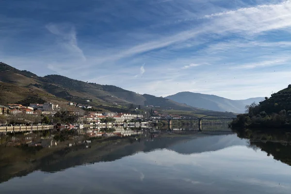 Görünüm Teraslı Üzüm Bağları Portekiz Douro Nehri Ile Pinhao Köyü — Stok fotoğraf