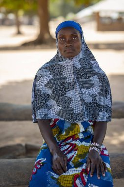 Gabu Bölgesi, Gine-Bissau Cumhuriyeti - 7 Şubat 2018: Gabu Bölgesi Mandina Mandinga köyünde bir kadının portresi, Gine Bissau