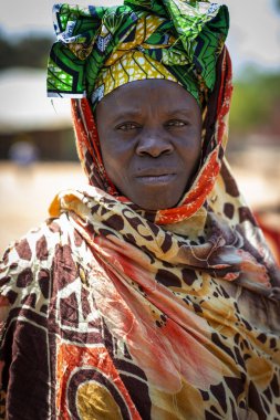 Gabu Bölgesi, Gine-Bissau Cumhuriyeti - 7 Şubat 2018: Gabu Bölgesi Mandina Mandinga köyünde bir kadının portresi, Gine Bissau