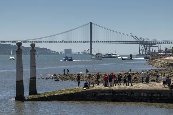 Lissabon Portugal Mei 2019 Toerist Cais Das Colunas Aan Rivier — Stockfoto