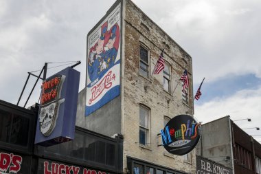 Memphis, Tennessee, Abd - 24 Haziran 2014: Memphis, Tennessee şehrindeki Beale Caddesi'ndeki bina ve tabelaların ayrıntıları.