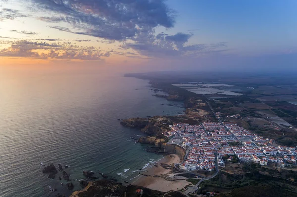 Vista Aérea Del Pueblo Zambujeira Mar Playa Atardecer Alentejo Portugal — Foto de Stock