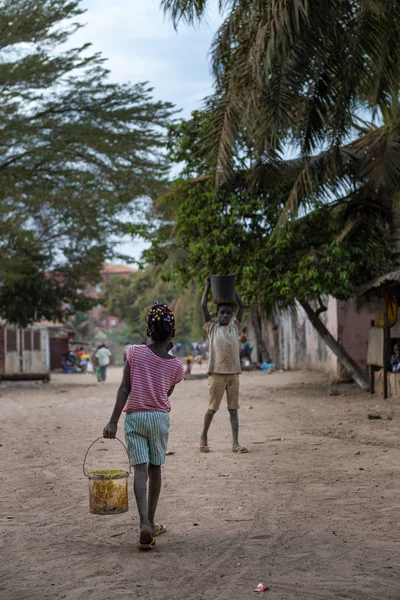 Bissau Republik Guinea Bissau Februar 2018 Ein Mädchen Und Ein — Stockfoto