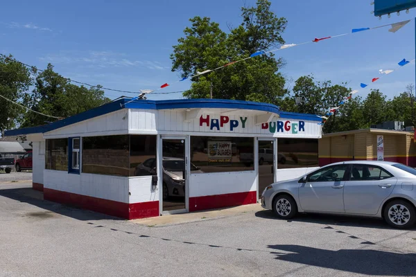 Sapulpa Oklahoma Julio 2014 Restaurante Happy Burger Ciudad Sapulpa Largo — Foto de Stock