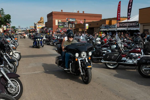 Sturgis Dakota Del Sur Agosto 2014 Ciclista Montando Motocicleta Helicóptero — Foto de Stock