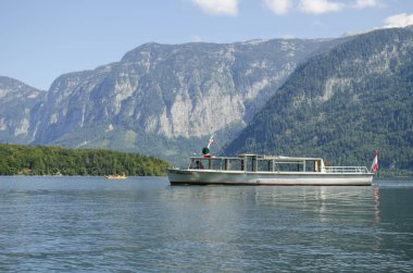 Avusturya Avusturya Alplerinde yüzen mavi yolculuk.