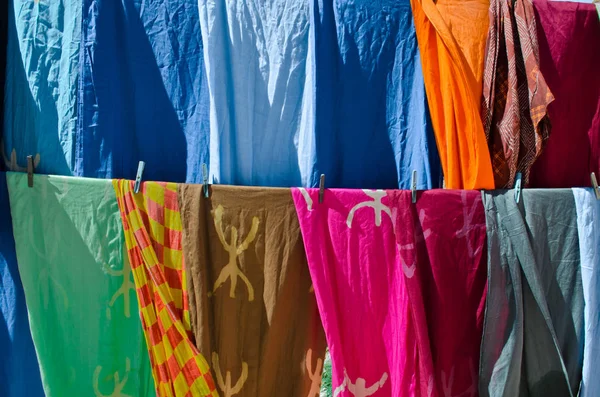 Jasne Kolorowe Tło Wiszące Próbek Wyrobów Włókienniczych — Zdjęcie stockowe