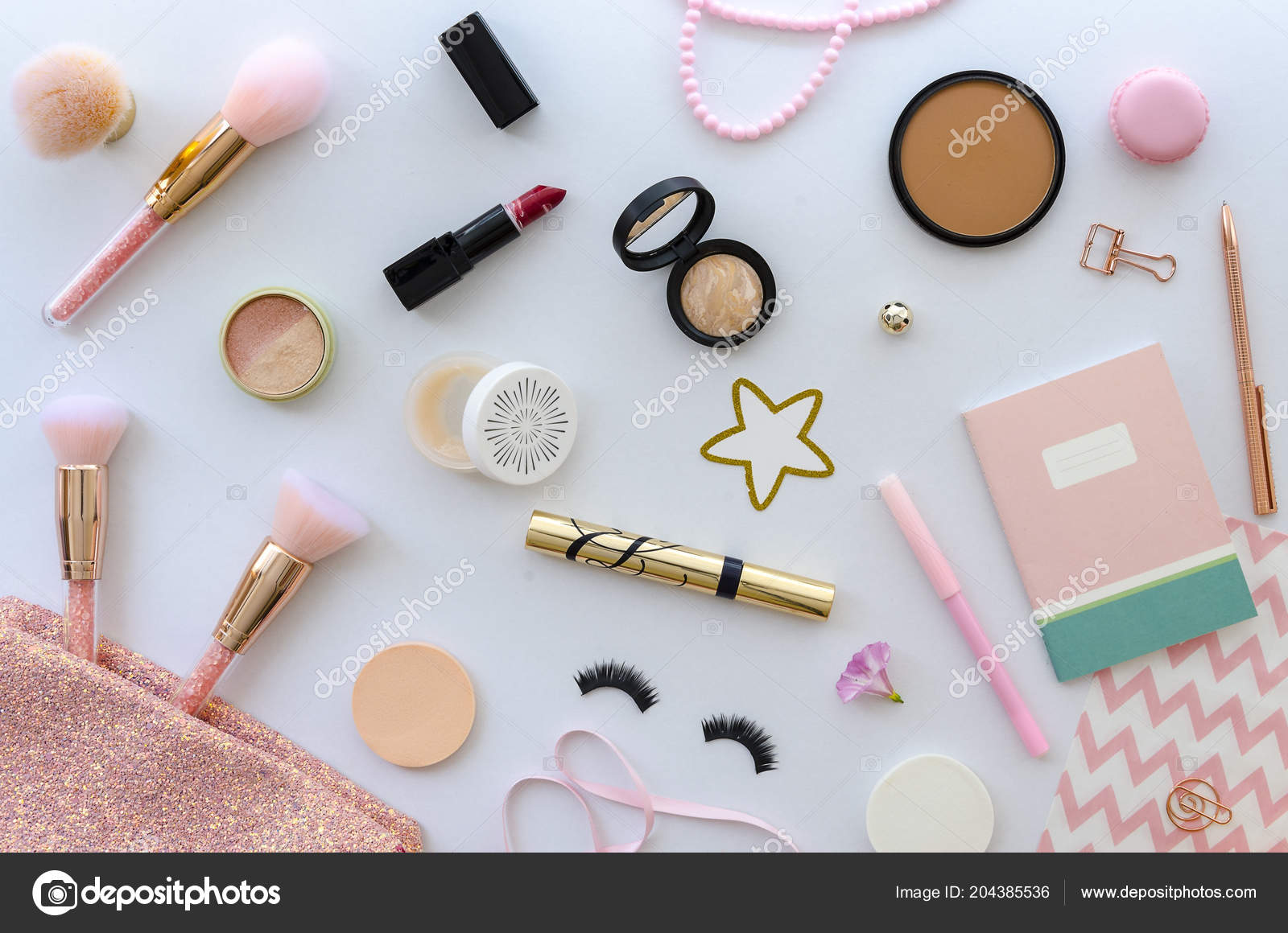 Cosméticos para la revista fotos de stock, imágenes de Cosméticos para la revista sin royalties | Depositphotos Cosméticos para la revista fotos de stock, imágenes de Cosméticos para la revista sin royalties | Depositphotos