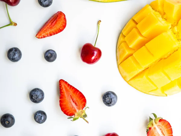 Top view colorful summer fruits. Flat lay with mango, strawberry, and cherry on white background — Stock Photo, Image