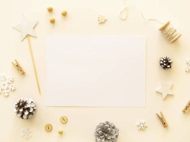 Yılbaşı el sanatları kopya alanı ile düz yatar