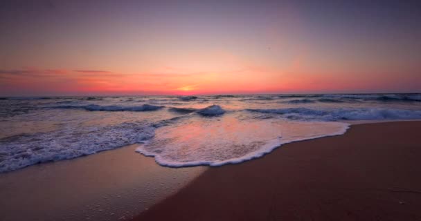 Ocean Beach Napkelte Drámai Színes Égi Felhők — Stock videók