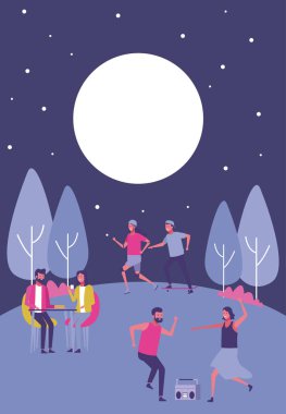 gece geç saatlerde Park'ta gençlerin Grup