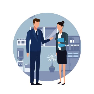 İki iş arkadaşı iş hakkında konuşuyor.