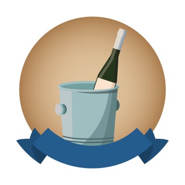 Buz kovası içinde şarap şişesi