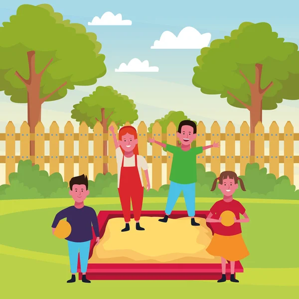 Çocuklar oynarken ve gülümseyen