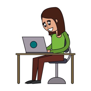 Dizüstü bilgisayar kullanan kadın