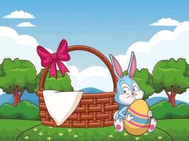 Kurdeleli hasır sepet Paskalya tavşanı arka plan ağaçları