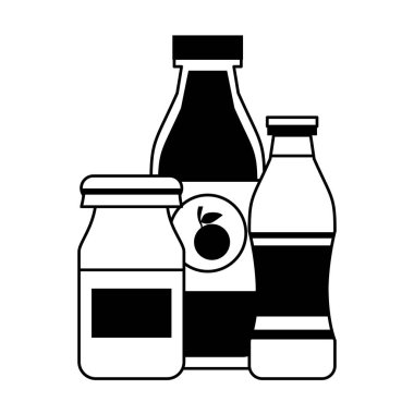 Turuncu meyve suyu içecekler ve siyah beyaz yoğurt şişeleri