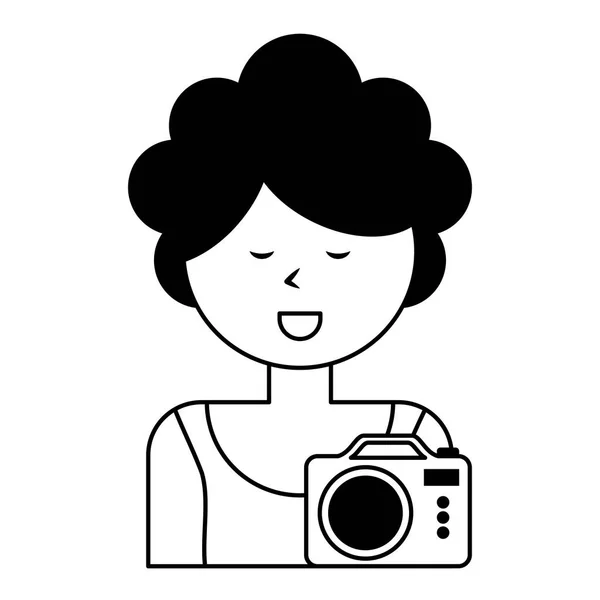 Mujer joven con cámara fotográfica en blanco y negro — Vector de stock