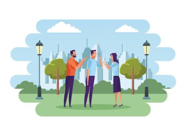 cep telefonu üzerinden konuşan bir grup insan