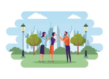 cep telefonu üzerinden konuşan bir grup insan