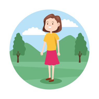 genç kadın parkta gülümseyen