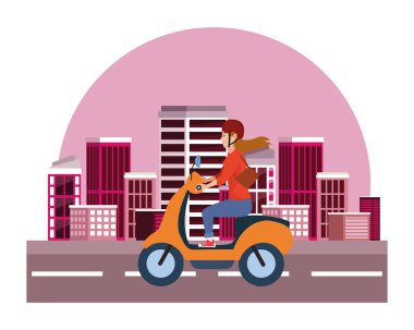 Motosiklete binen genç kadın