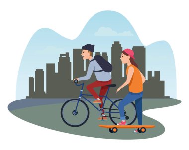 Bisiklet ve kaykay ile gençler