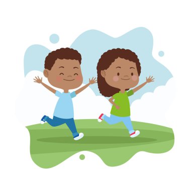 Parkta oynayan ve gülümseyen çocuklar